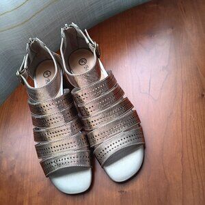 NWOT Brushed Gold Leather Grecian Heeled Sandals 9 Narrow